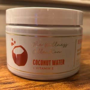 Bath and Body Works Coconut Water Fruit Scrub